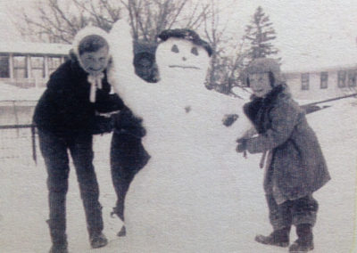 Sue and Mary with Frosty the snowman
